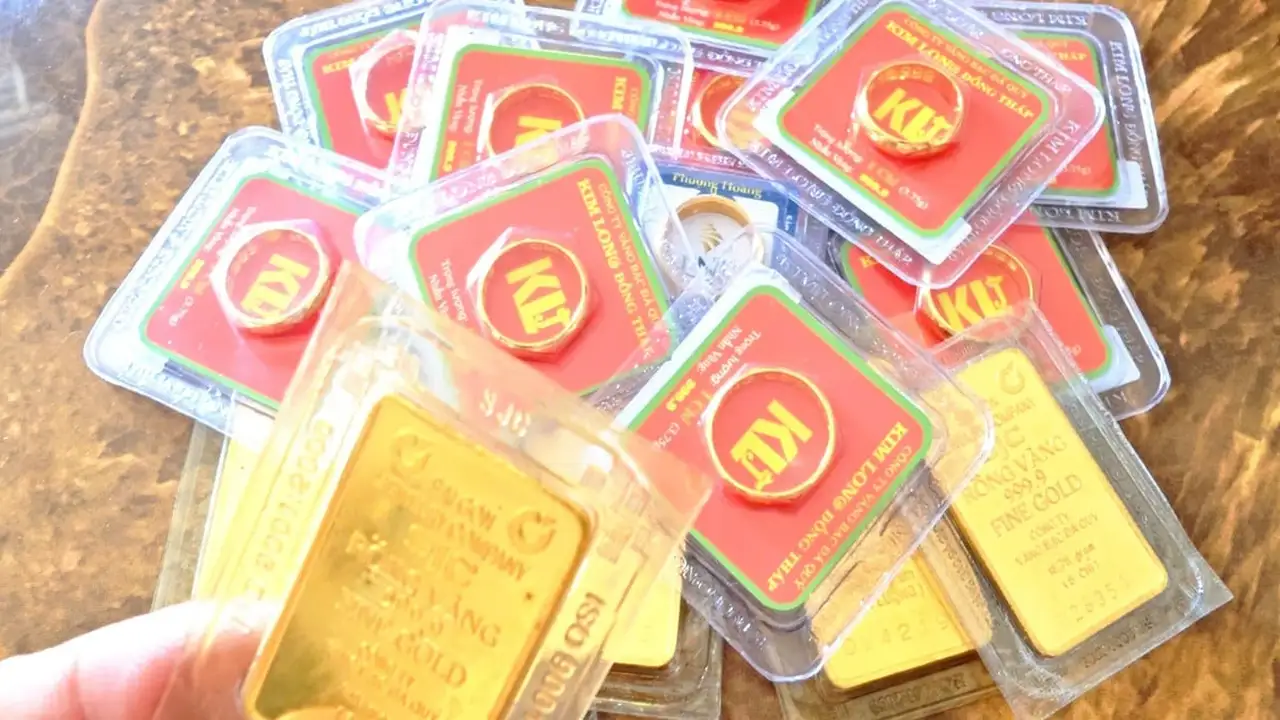 سعر الذهب اليوم ينخفض 2.3 مليون دونغ فيتنامي للأوقية.